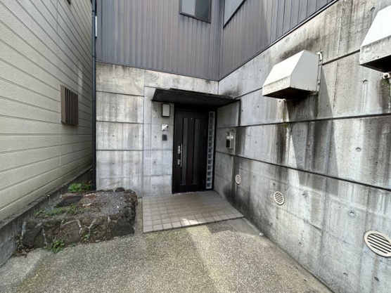 【玄関】 | 伊東市桜木町　店舗付戸建