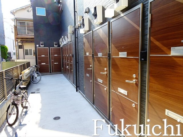 CIFA祐天寺のエントランス