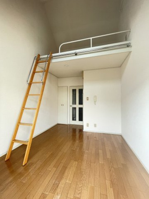 【居間・リビング】 | レオパレス赤羽台 | ★使い方はあなた次第！広々ロフト付き★