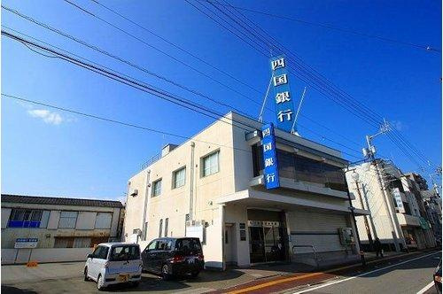 八反町　土地の周辺|四国銀行万々支店まで徒歩約６分です。