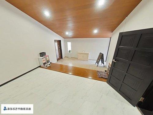 岡山市北区菅野　戸建のその他|玄関ホールは広く、建物にふさわしい風格があります。