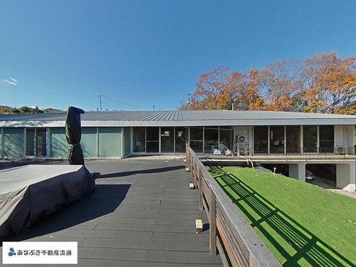 岡山市北区菅野　戸建のその他|建物南側は広いウッドデッキが設置されています。
