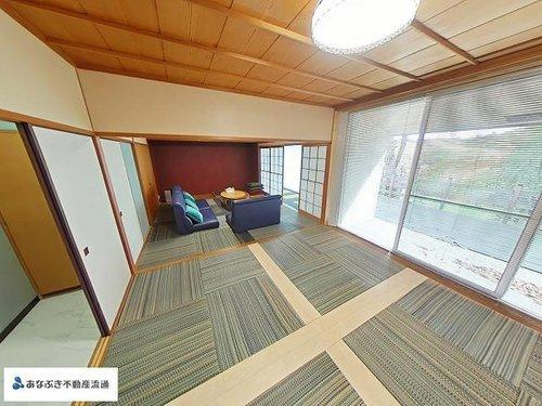 岡山市北区菅野　戸建のその他|床にモダンなパターンを用いた和室です。
