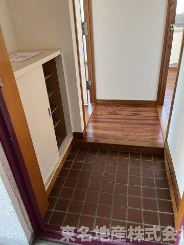 ロイヤルパレス深良の玄関