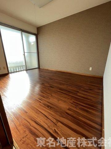 ロイヤルパレス深良の居間・リビング