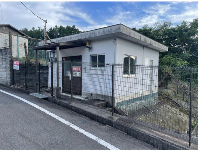 甲賀市甲南町希望ケ丘本町３丁目の倉庫の外観