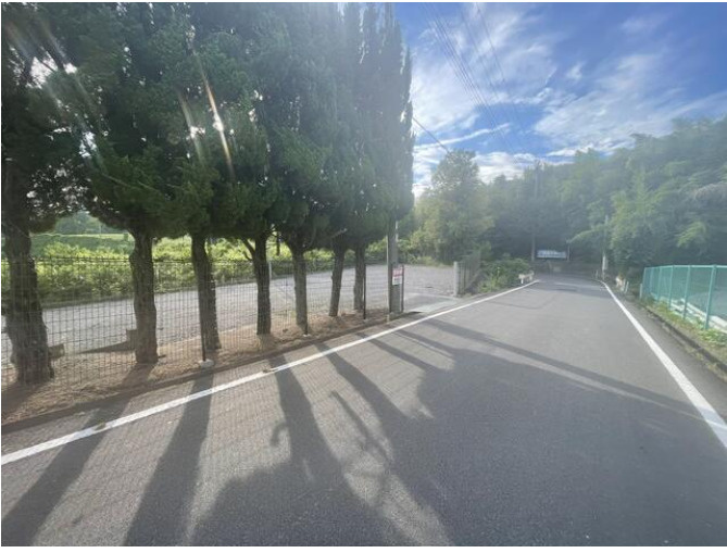 甲賀市甲南町希望ケ丘本町３丁目の倉庫の周辺