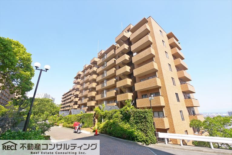 六甲グランドヒルズ参号館の外観