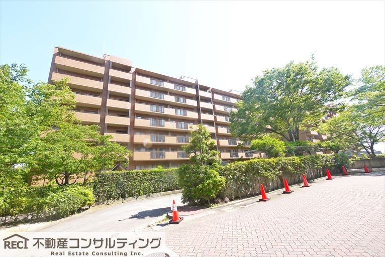 六甲グランドヒルズ参号館の外観