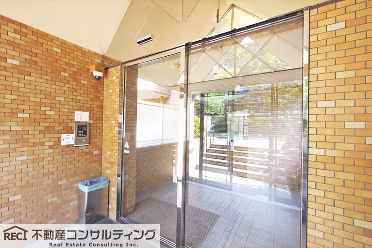 六甲グランドヒルズ参号館のエントランス