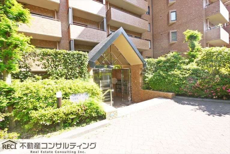 六甲グランドヒルズ参号館のエントランス