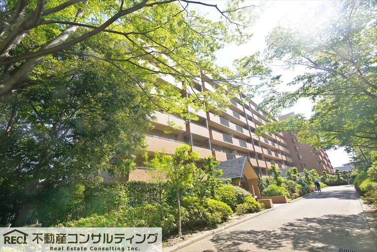 六甲グランドヒルズ参号館の外観