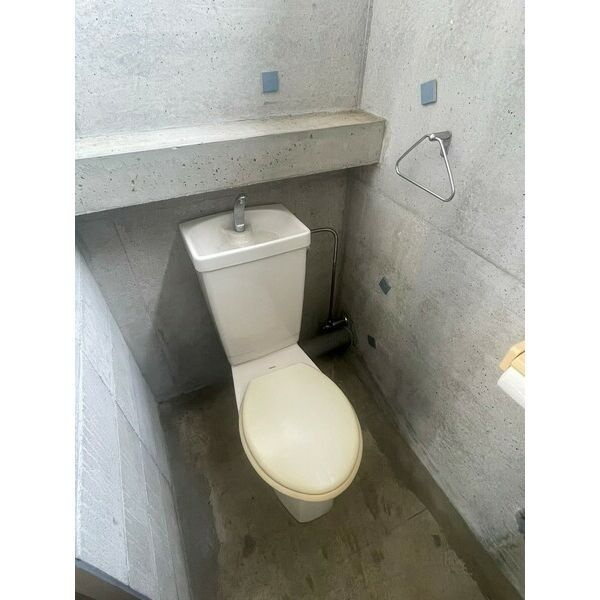 東境町貸テナントのトイレ