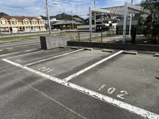 メゾン　ハイバレーの駐車場