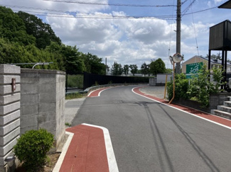 【前面道路含む現地写真】