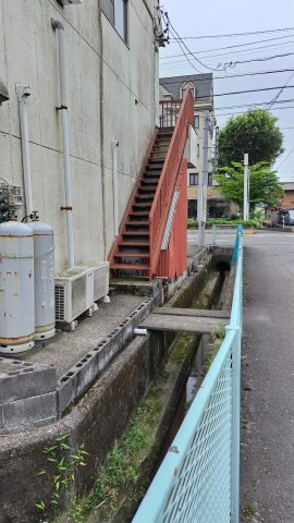 ６３５８１　岐阜市粟野東５丁目アパートの外観