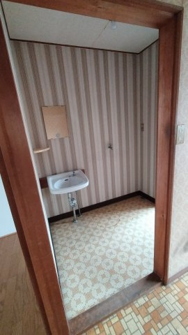 ６３５８１　岐阜市粟野東５丁目アパートの洗面所