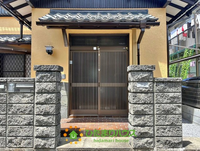 杉戸町倉松4丁目　中古一戸建ての玄関