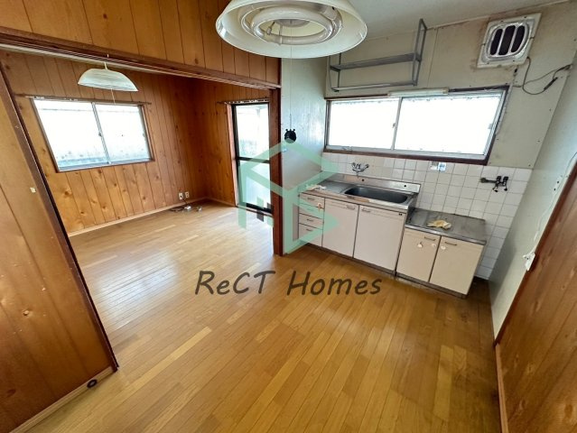 加古川市加古川町河原貸家の居間・リビング