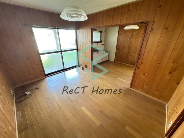 加古川市加古川町河原貸家の居間・リビング