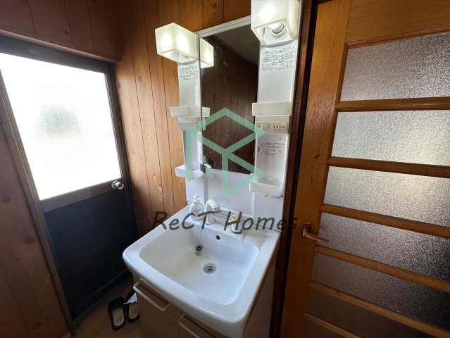 加古川市加古川町河原貸家の洗面所