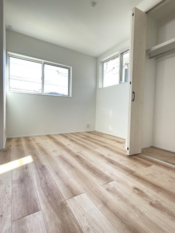 亀崎１丁目カーサヴェルディ一戸建ての洋室|２階約５．０帖の洋室です。南側で、隣の約６．７帖と繋がっています。