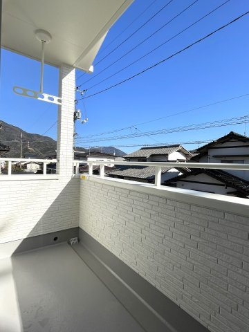 亀崎１丁目カーサヴェルディ一戸建てのバルコニー|南向きの陽当たり風通しの良いバルコニーです。