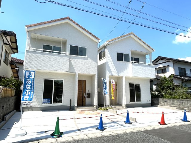 亀崎１丁目カーサヴェルディ一戸建ての外観|完成済外観写真（No.1：2498万円、No.2：2498万円）です。