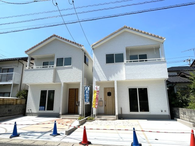 亀崎１丁目カーサヴェルディ一戸建ての外観|完成済外観写真（No.1：2498万円、No.2：2498万円）です。