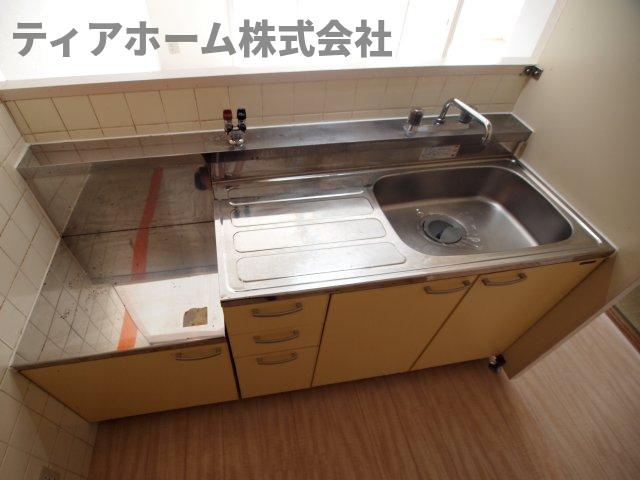橿原市西池尻町の賃貸マンションのキッチン|コンパクトなキッチンで掃除もラクラク