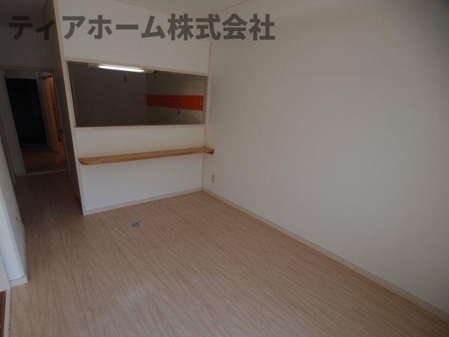 橿原市西池尻町の賃貸マンションの居間・リビング|使いやすいリビングです