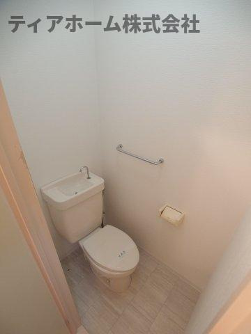 橿原市西池尻町の賃貸マンションのトイレ|落ち着いた色調のトイレです