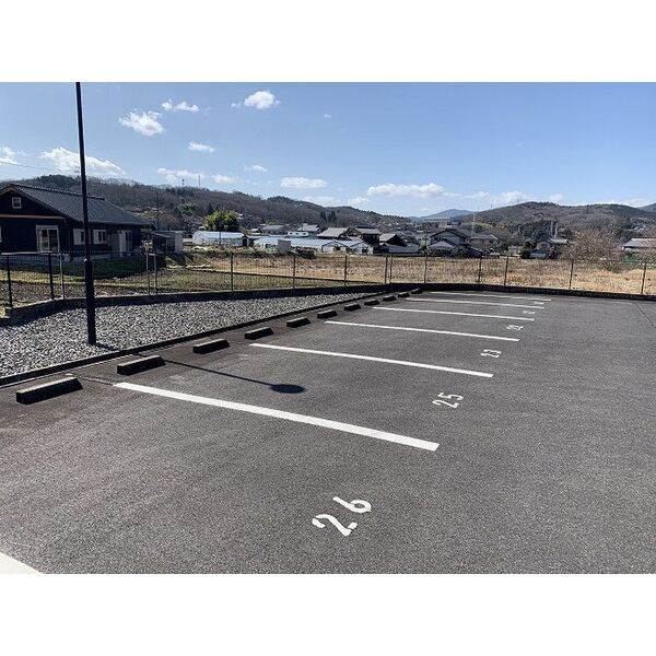 Residence COMFORT　Aの駐車場