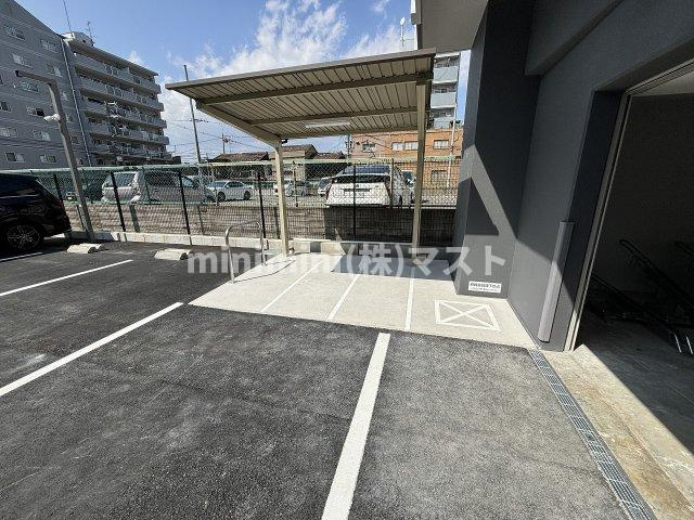 ワールドアイ大阪城EASTアドバンスの駐車場