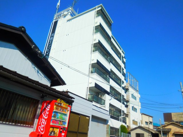 川西エンビィハイツの外観