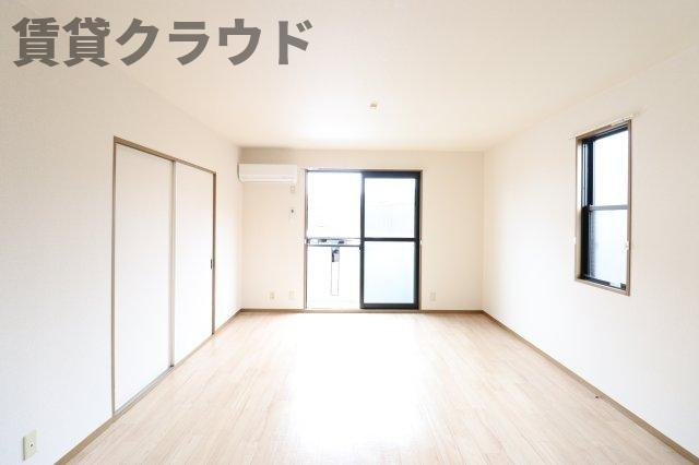 ハイム六通　Ⅰ番館の居間・リビング|こちらの居間で趣味の時間をお楽しみください