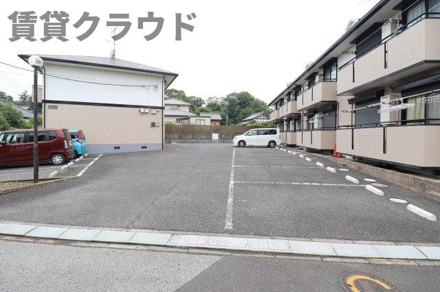 ハイム六通　Ⅰ番館の駐車場|駐車スペースもあります