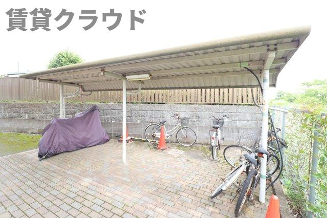 ハイム六通　Ⅰ番館のその他共用部分|屋根付き自転車置き場