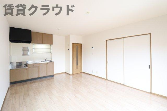 ハイム六通　Ⅰ番館の居間・リビング|こちらの居間で趣味の時間をお楽しみください