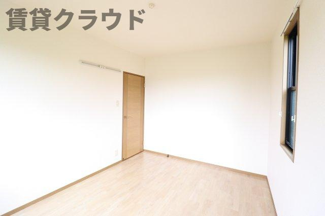 ハイム六通　Ⅰ番館の寝室|落ち着いた色調の寝室です