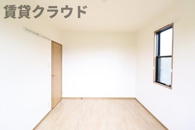ハイム六通　Ⅰ番館の居間・リビング|ゆったりとしたリビングです