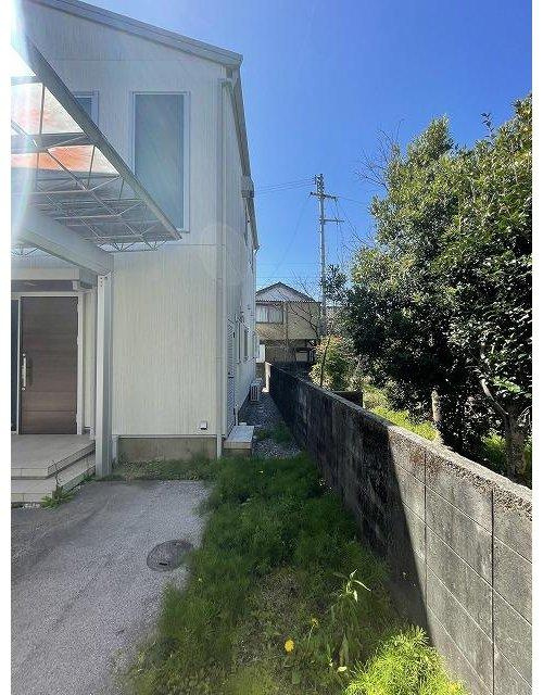 曙町一丁目　一戸建てのその他|建物北側には外部収納がついています。