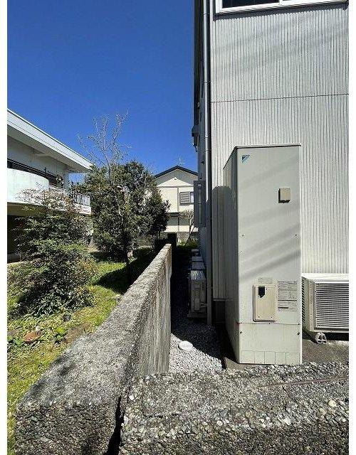 曙町一丁目　一戸建てのその他|外にはエコキュートが置かれています。安心のオール電化住宅です。