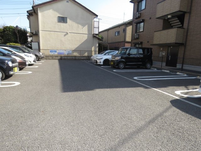シャンティーユ曙台Ⅲの駐車場