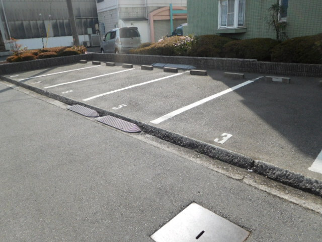 パインヒル・コーナンの駐車場