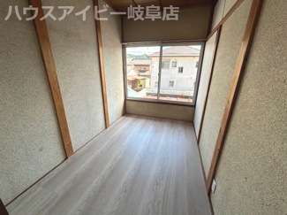 【洋室】 | 岐阜市大洞柏台中古住宅！そのままでお住みになれます♪水回りすべて新品交換！南にお庭スペースあります♪ | 岐阜市大洞柏台中古住宅！そのままでお住みになれます♪水回りすべて新品交換！南にお庭スペースあります♪