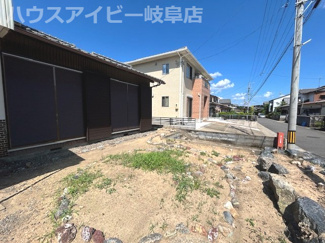 【庭】 | 岐阜市大洞柏台中古住宅！そのままでお住みになれます♪水回りすべて新品交換！南にお庭スペースあります♪ | 岐阜市大洞柏台中古住宅！そのままでお住みになれます♪水回りすべて新品交換！南にお庭スペースあります♪