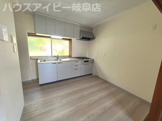 【キッチン】 | 岐阜市大洞柏台中古住宅！そのままでお住みになれます♪水回りすべて新品交換！南にお庭スペースあります♪ | 岐阜市大洞柏台中古住宅！そのままでお住みになれます♪水回りすべて新品交換！南にお庭スペースあります♪