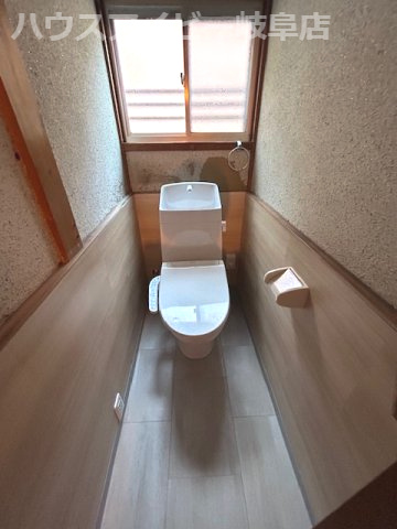 岐阜市大洞柏台中古住宅！そのままでお住みになれます♪水回りすべて新品交換！南にお庭スペースあります♪のトイレ|岐阜市大洞柏台中古住宅！そのままでお住みになれます♪水回りすべて新品交換！南にお庭スペースあります♪