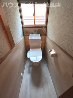 【トイレ】 | 岐阜市大洞柏台中古住宅！そのままでお住みになれます♪水回りすべて新品交換！南にお庭スペースあります♪ | 岐阜市大洞柏台中古住宅！そのままでお住みになれます♪水回りすべて新品交換！南にお庭スペースあります♪